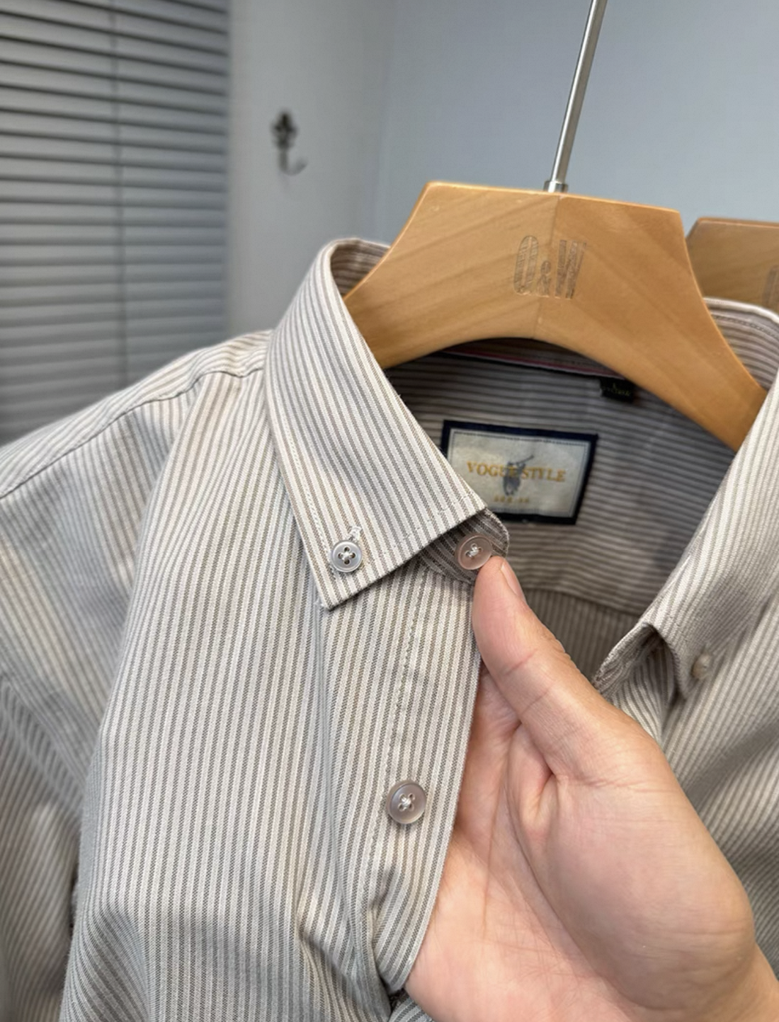 Classic Elegance Striped Shirt Beign